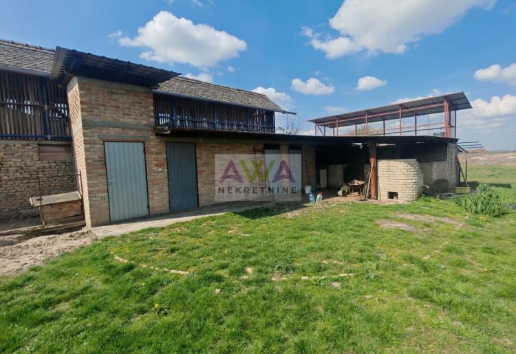 Salaš sa 1ha placa i velikim magacinom – Sombor, 7km od centra