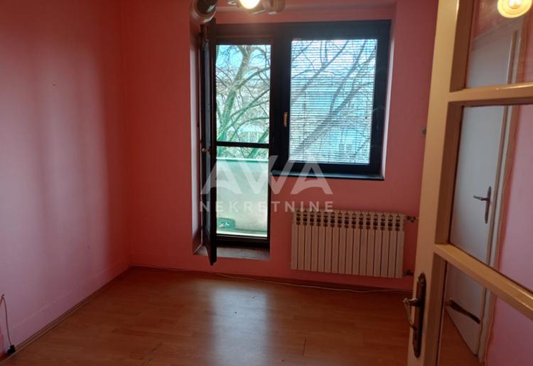 Četvorosoban stan 85m², II sprat – centar Apatina