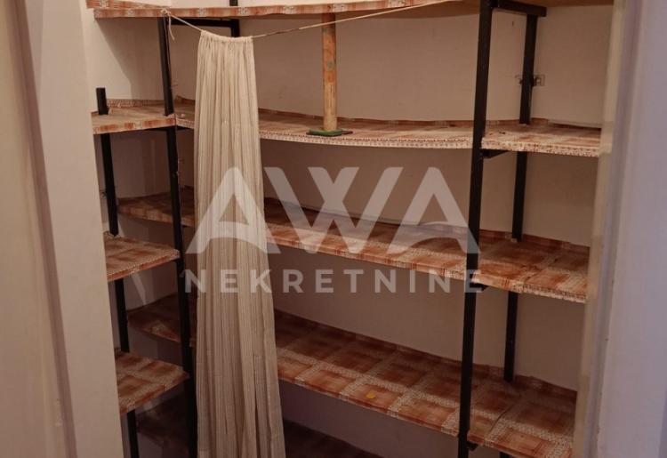 Četvorosoban stan 85m², II sprat – centar Apatina