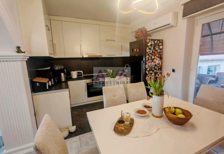 Moderna spratna kuća sa uređenim dvorištem i garažom za 3 vozila – Gornja Varoš, Sombor