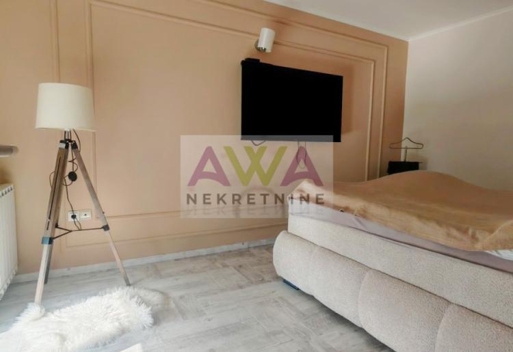 Moderna spratna kuća sa uređenim dvorištem i garažom za 3 vozila – Gornja Varoš, Sombor