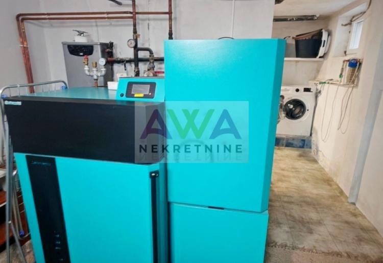 Moderna spratna kuća sa uređenim dvorištem i garažom za 3 vozila – Gornja Varoš, Sombor