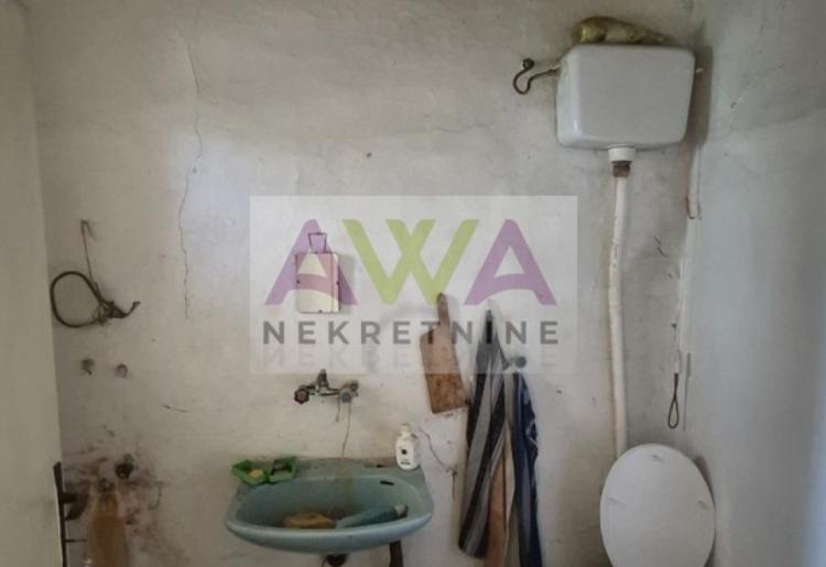 Stanišić – kuća sa velikim placem 17 ari