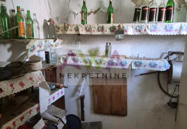 Stanišić – kuća sa velikim placem 17 ari