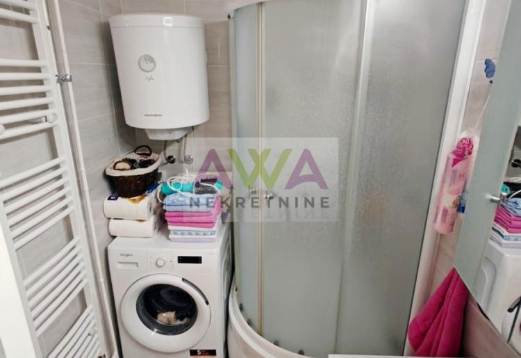 Trosoban kompletno renoviran stan 86 m² – idealan za porodicu