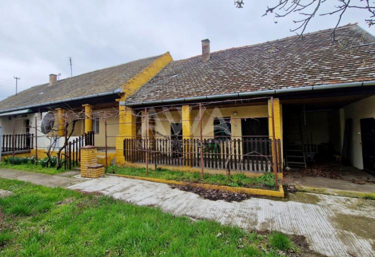 Odmah useljiva kuća 143 m2 - veliki plac 18 ar