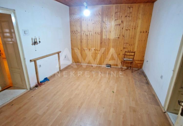 Odmah useljiva kuća 143 m2 - veliki plac 18 ar