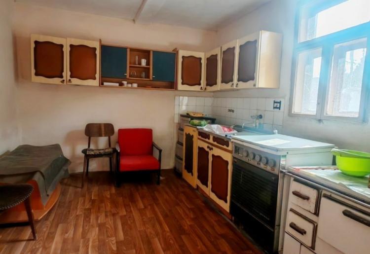 Kuća sa 2 odvojene jedinice – 146m2, plac 720m2