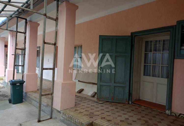 Apatin. Porodična kuća sa velikim placem – idealna za miran život ili investiciju!