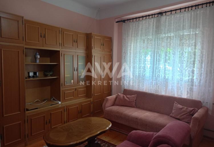 Apatin. Porodična kuća sa velikim placem – idealna za miran život ili investiciju!