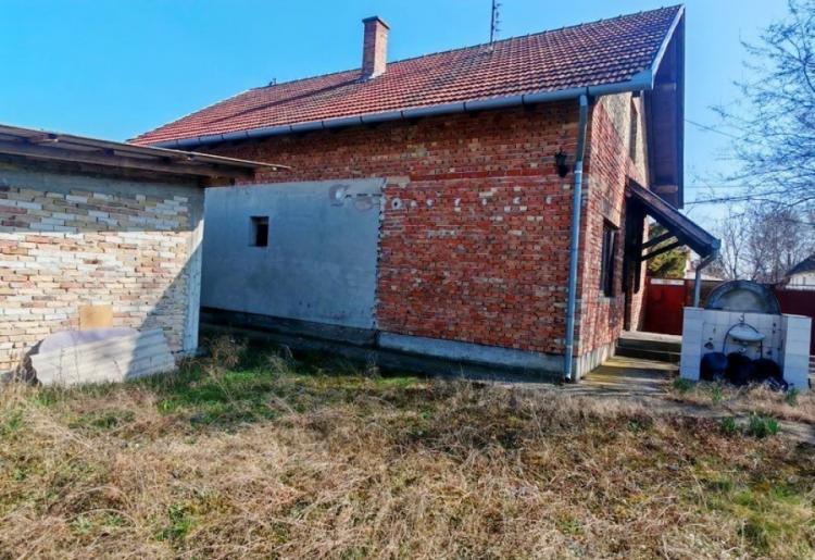 Čonoplja – kuća 70m² na placu 679m²