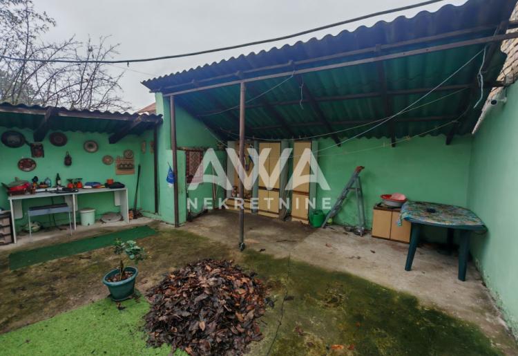Sombor, Gornja Varoš – dve kuće na jednom placu, gas, garaža
