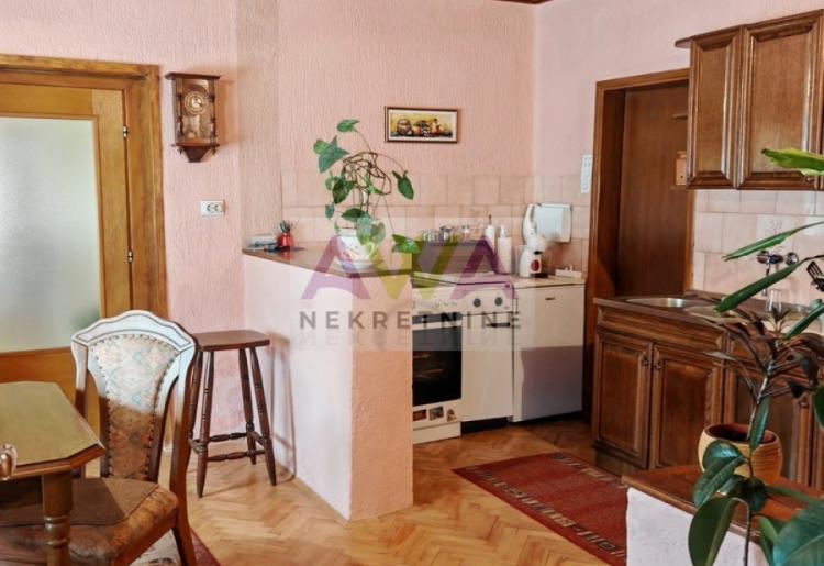 Stapar – porodično imanje na skoro 24 ara, kuća 185m² + pomoćni objekti