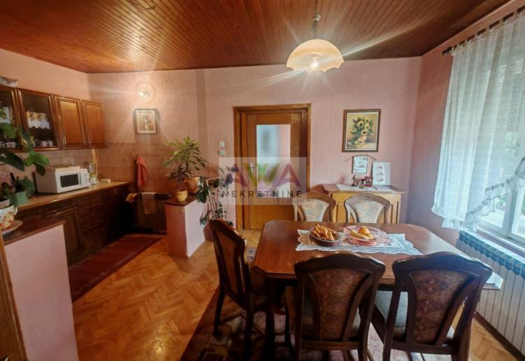 Stapar – porodično imanje na skoro 24 ara, kuća 185m² + pomoćni objekti