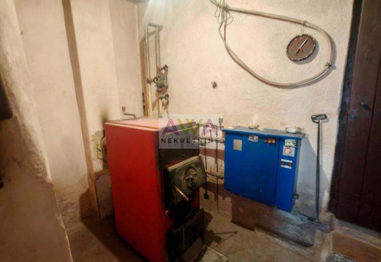 Stapar – porodično imanje na skoro 24 ara, kuća 185m² + pomoćni objekti