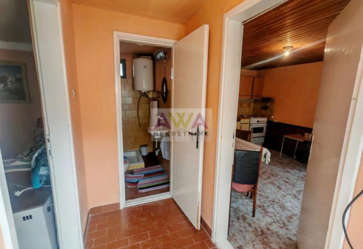 Stapar – porodično imanje na skoro 24 ara, kuća 185m² + pomoćni objekti