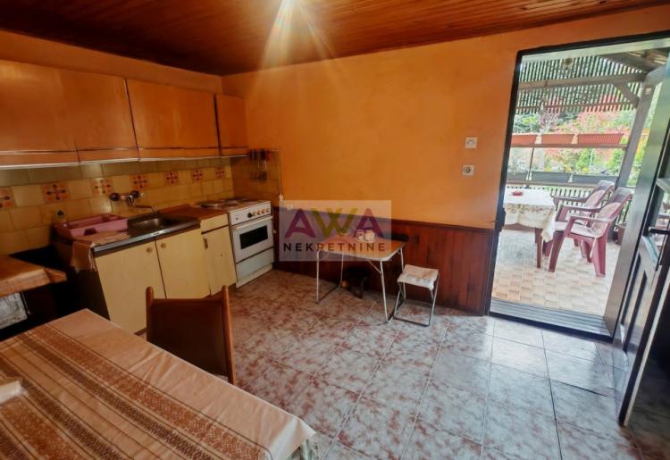 Stapar – porodično imanje na skoro 24 ara, kuća 185m² + pomoćni objekti