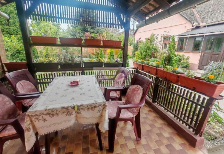 Stapar – porodično imanje na skoro 24 ara, kuća 185m² + pomoćni objekti