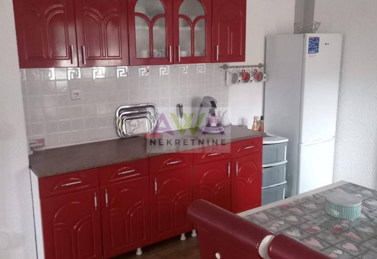 Aleksa Šantić. Porodična kuća 80 m2 u osnovi, plac 6ar