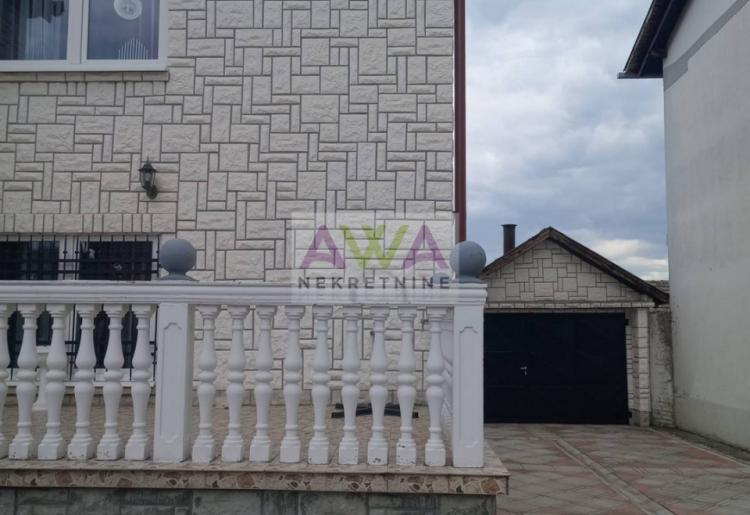 Aleksa Šantić. Porodična kuća 80 m2 u osnovi, plac 6ar
