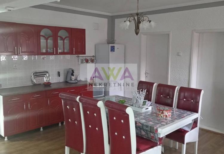 Aleksa Šantić. Porodična kuća 80 m2 u osnovi, plac 6ar