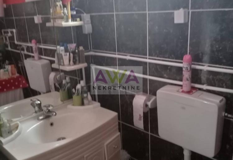 Aleksa Šantić. Porodična kuća 80 m2 u osnovi, plac 6ar