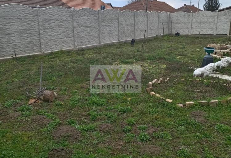 Aleksa Šantić. Porodična kuća 80 m2 u osnovi, plac 6ar