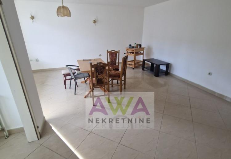 Sombor – MZ Mlake – Renovirana kuća sa dvorišnim stanom, plac 683m²