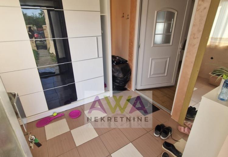 Sombor – MZ Mlake – Renovirana kuća sa dvorišnim stanom, plac 683m²