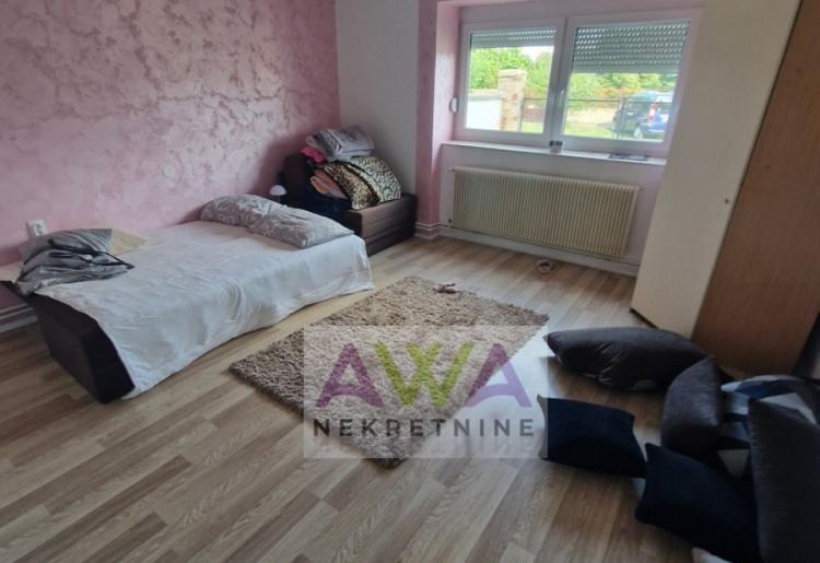 Sombor – MZ Mlake – Renovirana kuća sa dvorišnim stanom, plac 683m²