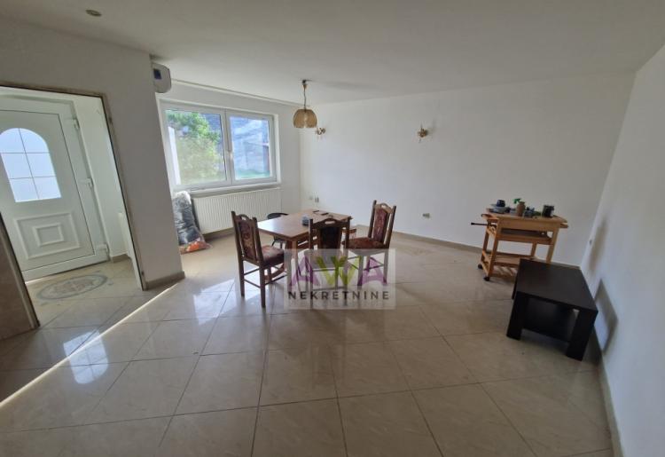 Sombor – MZ Mlake – Renovirana kuća sa dvorišnim stanom, plac 683m²