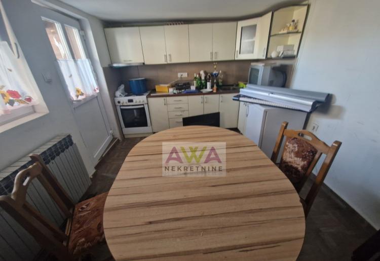 Sombor – MZ Mlake – Renovirana kuća sa dvorišnim stanom, plac 683m²