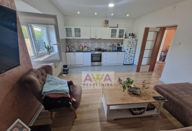 Sombor – MZ Mlake – Renovirana kuća sa dvorišnim stanom, plac 683m²
