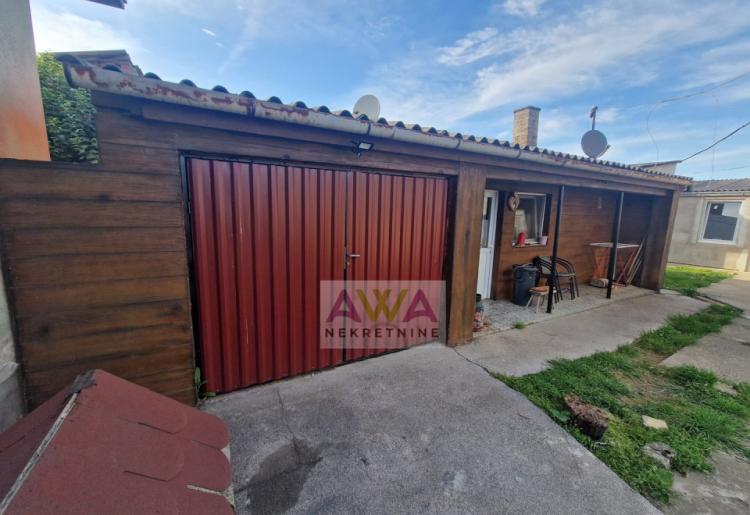 Sombor – MZ Mlake – Renovirana kuća sa dvorišnim stanom, plac 683m²