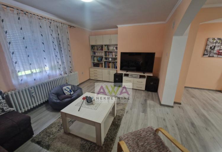Bački Gračac – Kuća sa lokalom i garažom, plac 650m²