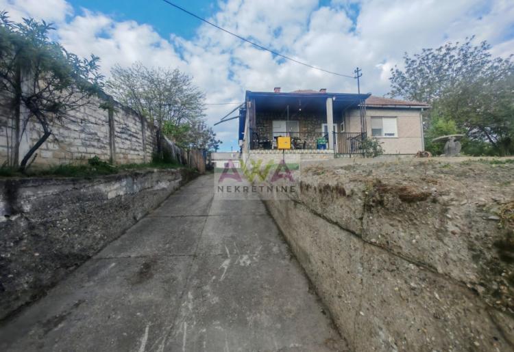 Imanje za život i proizvodnju – vinograd, voćnjak i podrum u Sivcu