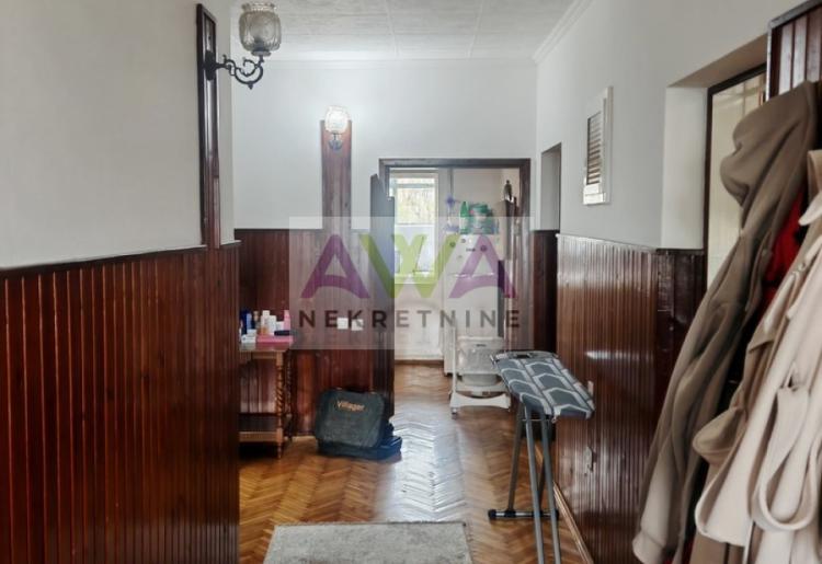 Imanje za život i proizvodnju – vinograd, voćnjak i podrum u Sivcu