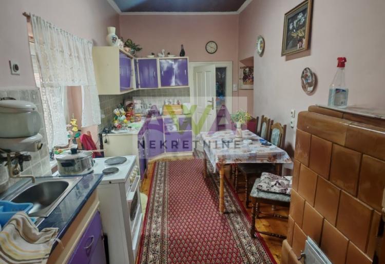 Sombor – Trosobna kuća 99m2 u blizini škole, plac 527m2