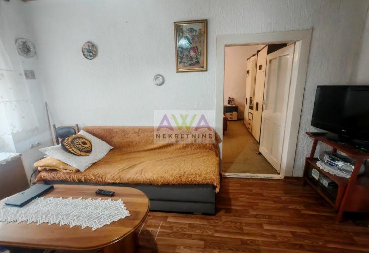 Aleksa Šantić – Održavana, nameštena kuća 94m2 + garsonjera, plac 14 ari