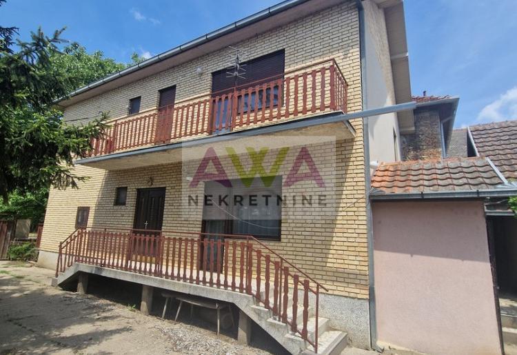 Bački Brestovac – Spratna kuća 242m2 na placu od 24 ara, legalizovano i namešteno