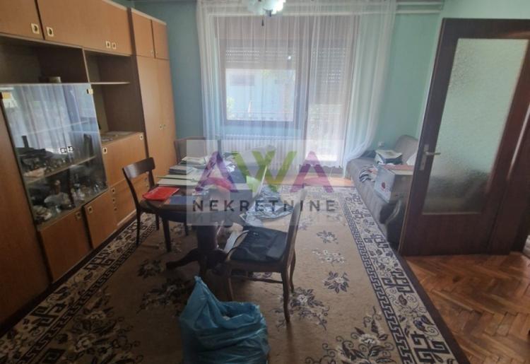 Bački Brestovac – Spratna kuća 242m2 na placu od 24 ara, legalizovano i namešteno