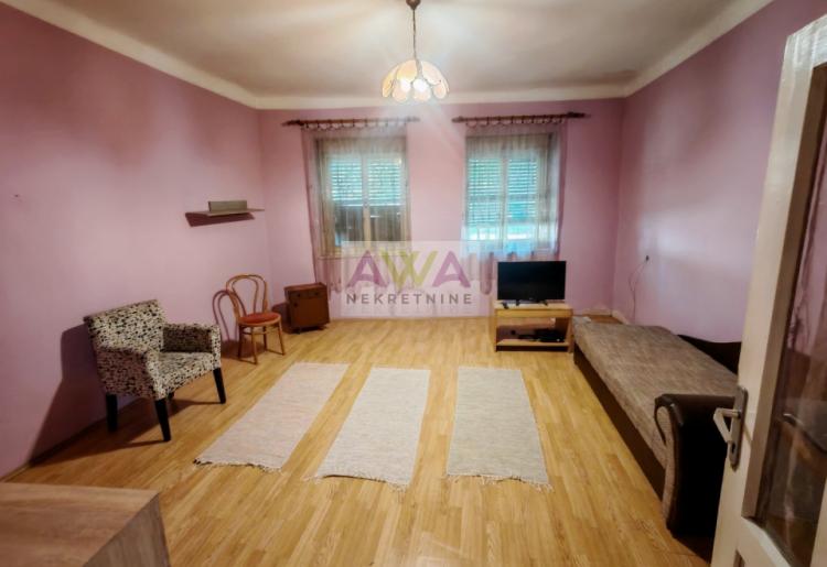Prigrevica – Očuvana kuća 169m², pomoćni objekti, voćnjak, mogućnost kupovine preko konkursa