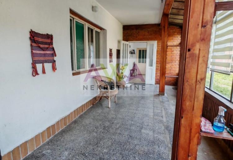 Prigrevica – Očuvana kuća 169m², pomoćni objekti, voćnjak, mogućnost kupovine preko konkursa