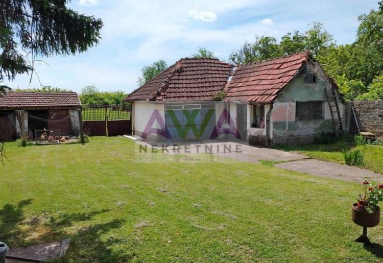 Šikara. Prizemna kuća 150m2, plac 29ar