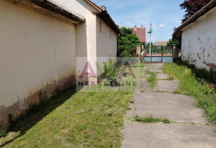 Šikara. Prizemna kuća 150m2, plac 29ar