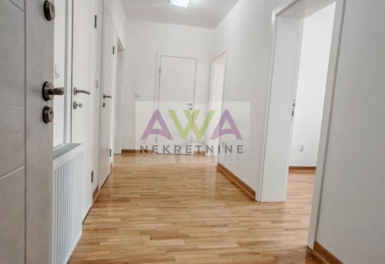 Centar Sombora – Trosoban stan 79m² sa garažom, prvi sprat