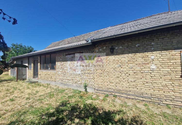 Ruski Krstur – Prizemna kuća 141m², plac 1130m², pomoćni objekti i bašta
