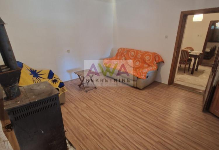 Ruski Krstur – Prizemna kuća 141m², plac 1130m², pomoćni objekti i bašta