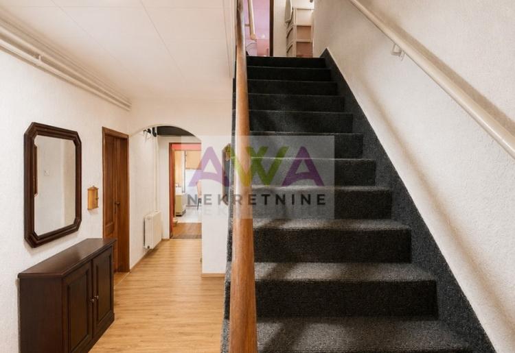 Sombor – Blizina centra – Spratna porodična kuća 246m2 sa garažom