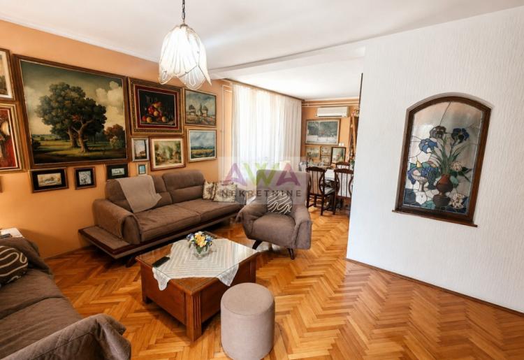 Sombor – Blizina centra – Spratna porodična kuća 246m2 sa garažom